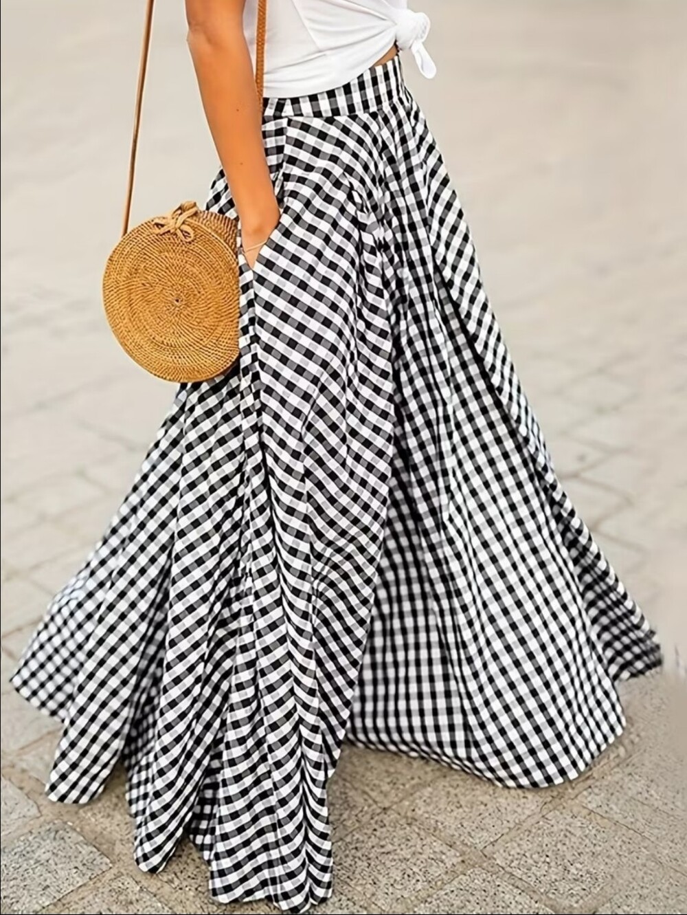 Fashionable And Simple Checkered Printed Long Skirt With A Large Hem And Hig